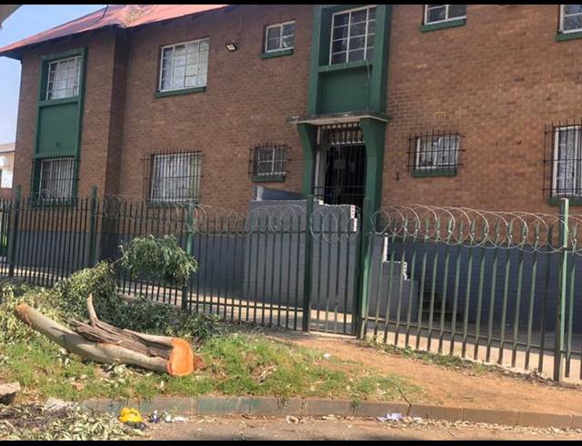 8 BEDROOM APARTMENT FOR SALE IN ROSETTENVILLE